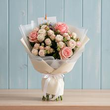 Букет цветов из:  Розы в Комгарон
