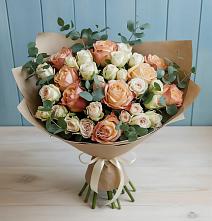 Букет цветов из:  Альстромерии и Розы в Комгарон