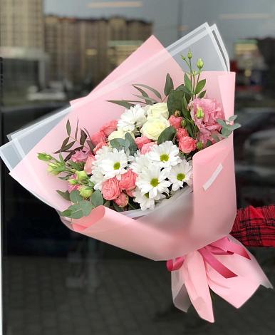 Букет цветов из: Розы, Лизиантусы и Хризантемы в Комгарон