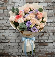 Букет цветов из:  Розы, Лизиантусы и Гвоздики в Комгарон