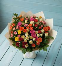 Букет Микс из разноцветных кустовых роз в Комгарон