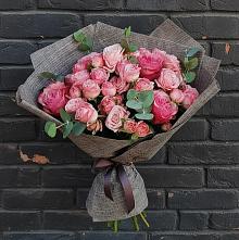 Букет цветов из:  Розы в Комгарон