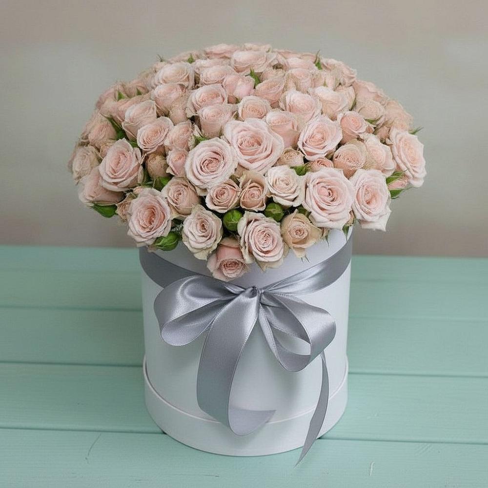 Цветочная композиция из Розы в шляпной коробке в Комгарон