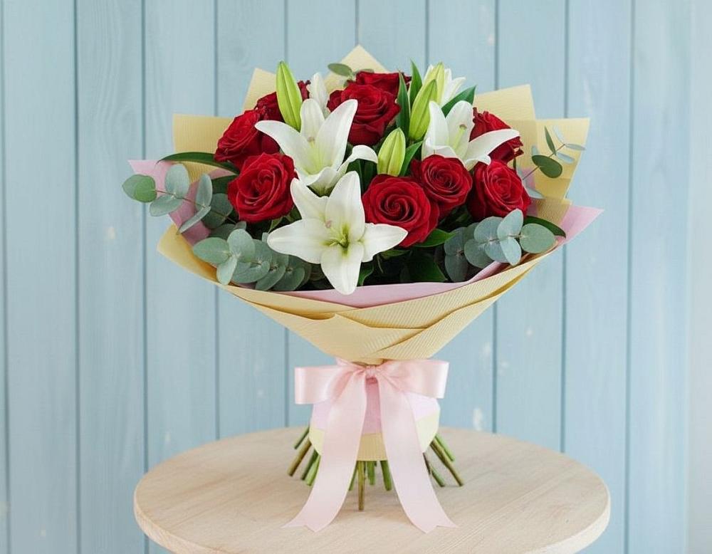 Букет цветов из: Лилии и Розы в Комгарон